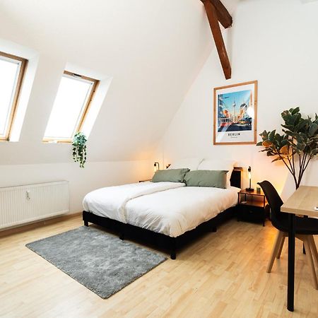 Staywell - Lichtdurchflutetes Apartment Mit Terasse Берлін Екстер'єр фото